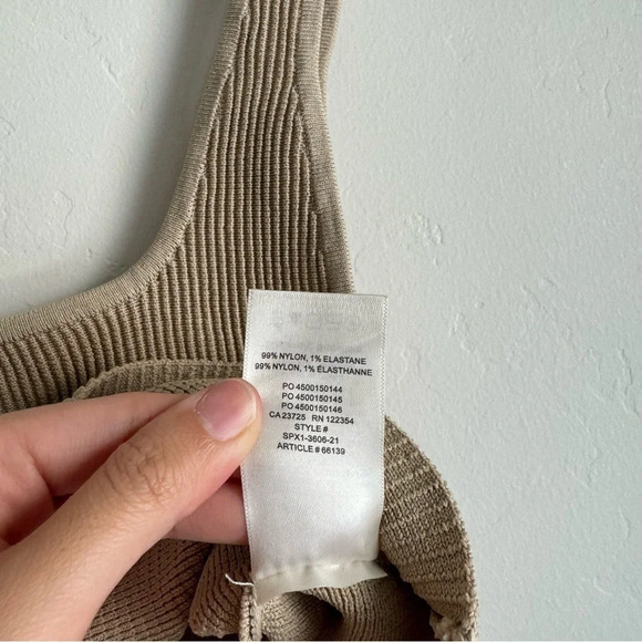 Aritzia Babaton Sculpt Knit Squareneck Cropped Tank Tan
Size L - Picture 7 of 10